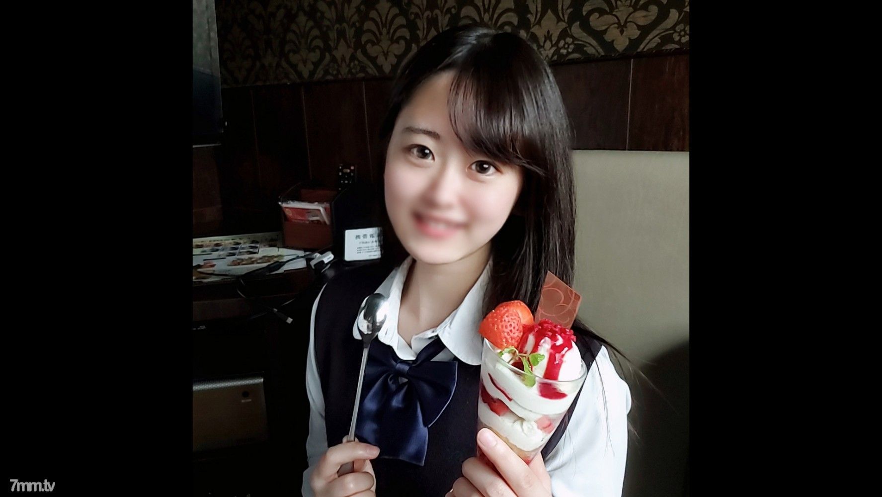 [無碼]fc2-ppv 2117800 第一槍！ ！數量有限！ 【無碼】站台上看到的青少年絕對領地！把一個什麼都不知道的無辜女學生帶到一個封閉的房間裡，在她體內射精！ ！ FC2-PPV-2117800